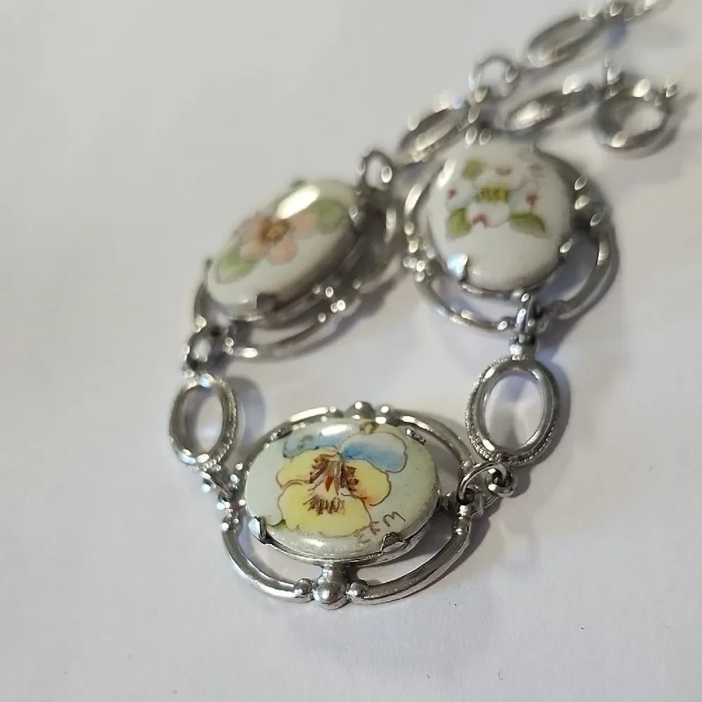 Vintage Floral Silver Bracelet